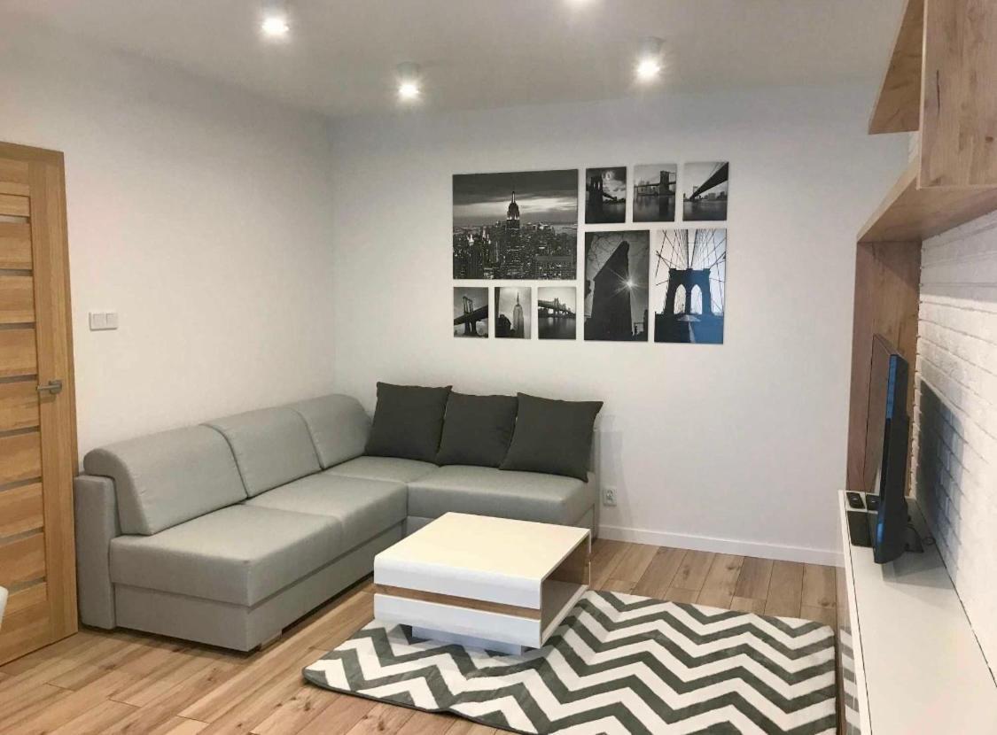 Przydatne Do Podrozy Ministudio Przy Lotnisku Unit * Warszawa